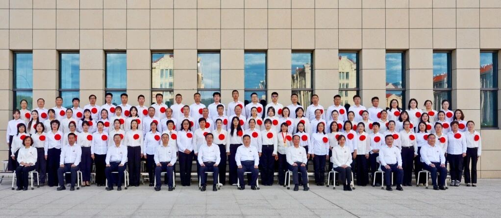 大力弘扬教育家精神 共筑尊师重教风尚 | 扎兰屯职业学院召开庆祝第42个教师节暨表彰大会